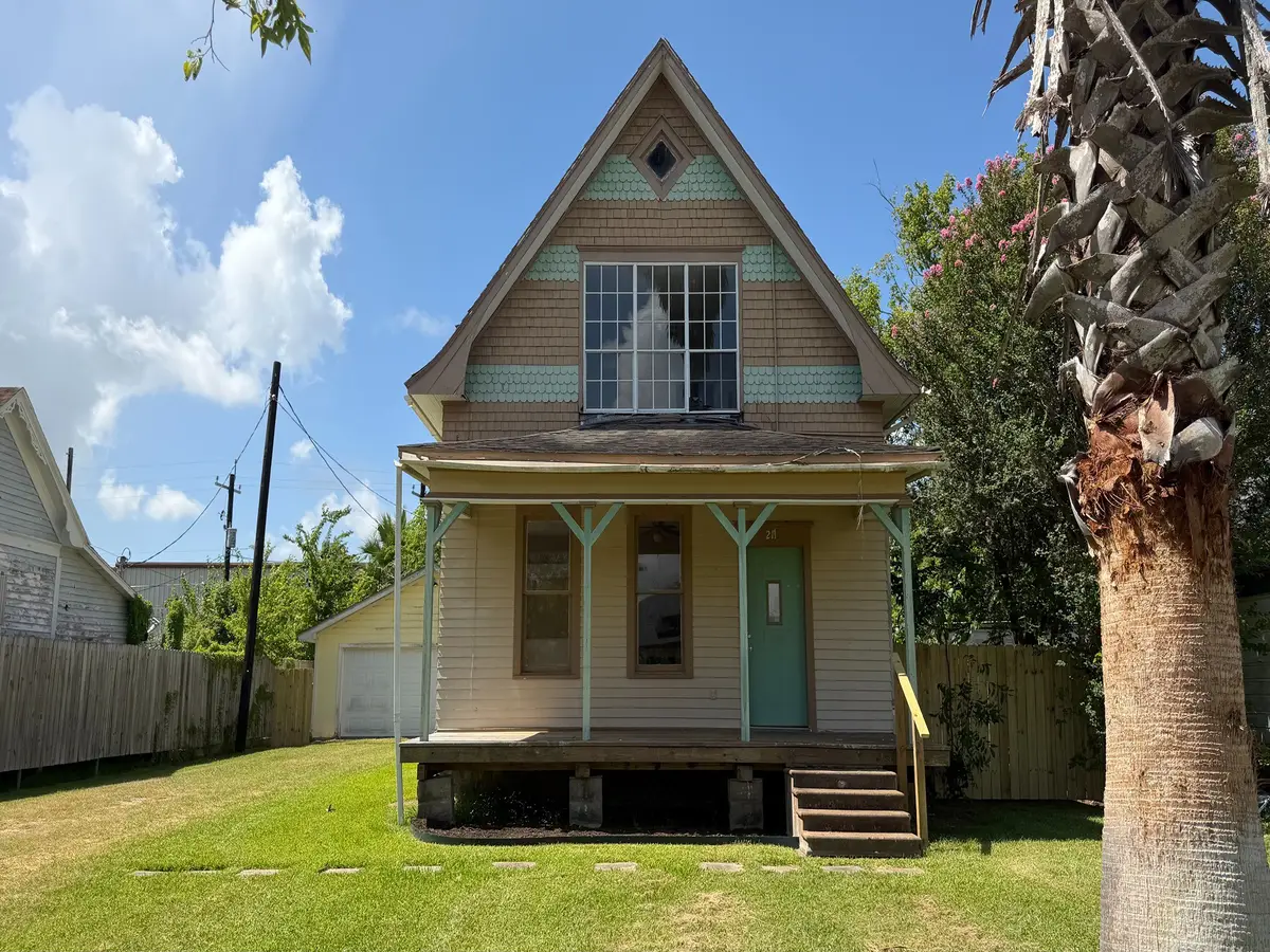 211 Morton Avenue, Palacios, TX 77465 - #1