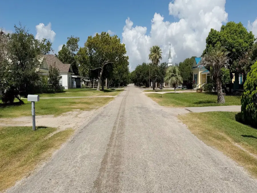 211 Morton Avenue, Palacios, TX 77465 - #2