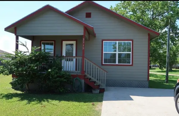 2717 Avenue D, Dickinson, TX 77539