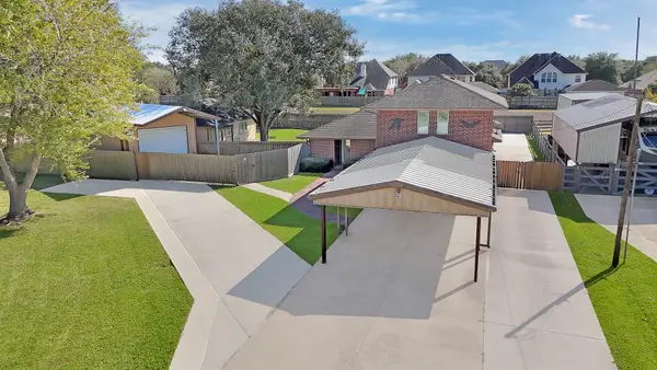 9206 W Sterling Drive, Pearland, TX 77584