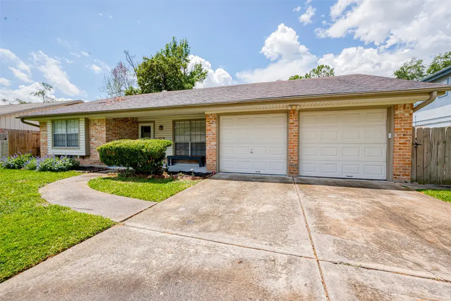 7231 Pine Grove Drive, Houston, TX 77092 - Image #3