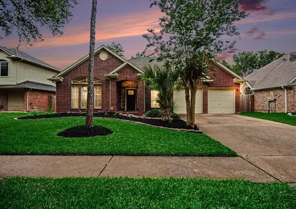 115 Island Breeze Circle, League City, TX 77573