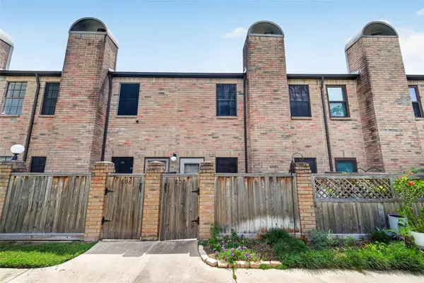 9850 Pagewood Lane #807, Houston, TX 77042