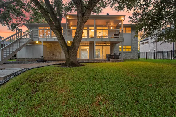 67 Harbor Lane, Kemah, TX 77565