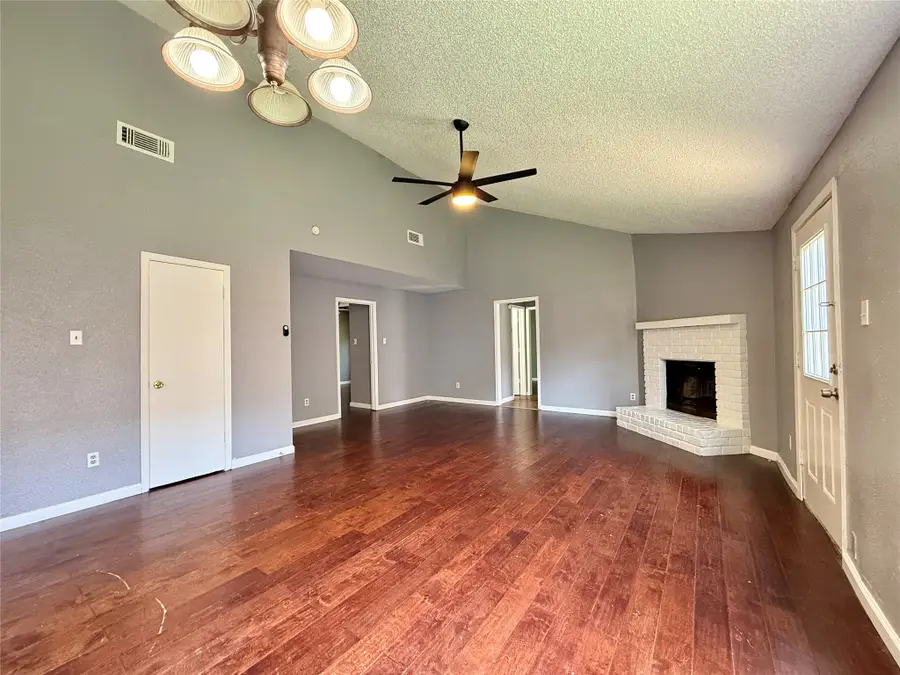 8715 Belle Glen Drive, Houston, TX 77099 - Image #3