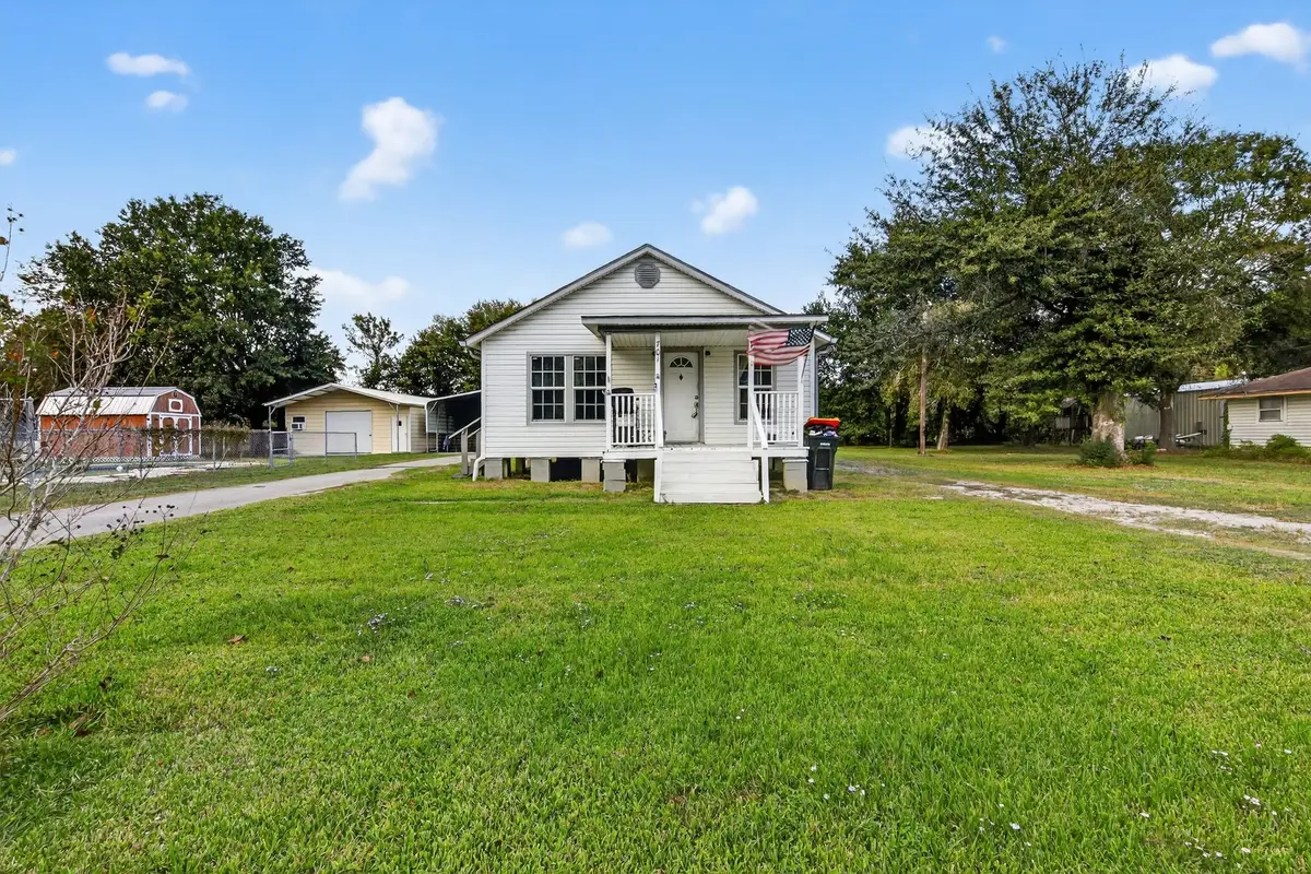 701 Lee Avenue, Anahuac, TX 77514 - Image #1