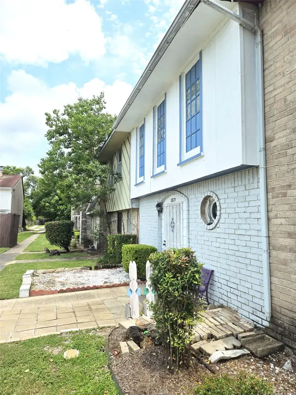 11879 Algonquin Drive W, Houston, TX 77089