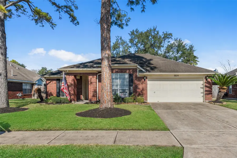 1809 Oak Gate Circle, Pearland, TX 77581 - Image #2