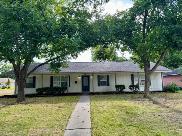 1907 Amy Drive, Baytown, TX 77520