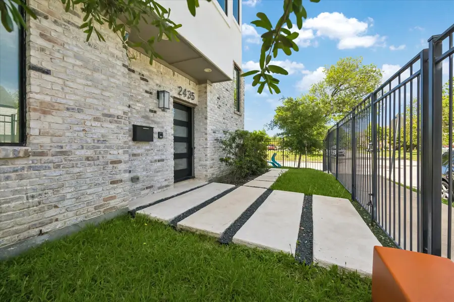 2435 Sheridan Street, Houston, TX 77030 - #3
