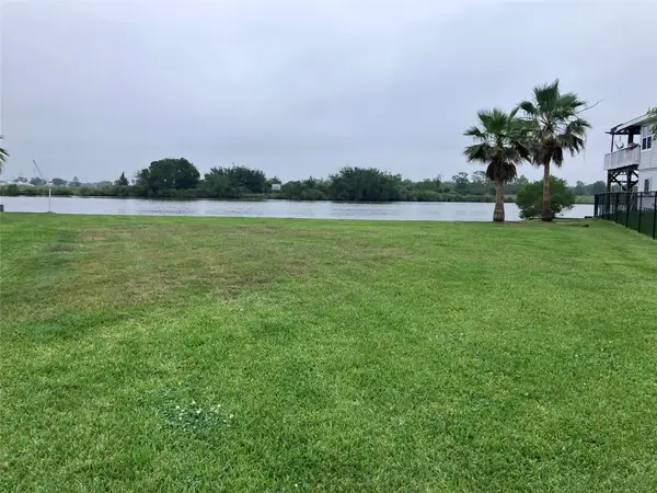 4408 Island Drive, Dickinson, TX 77539