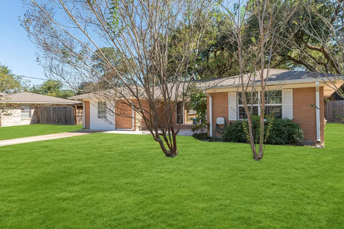 1529 Pin Oak Drive, Huntsville, TX 77340 - Image #1