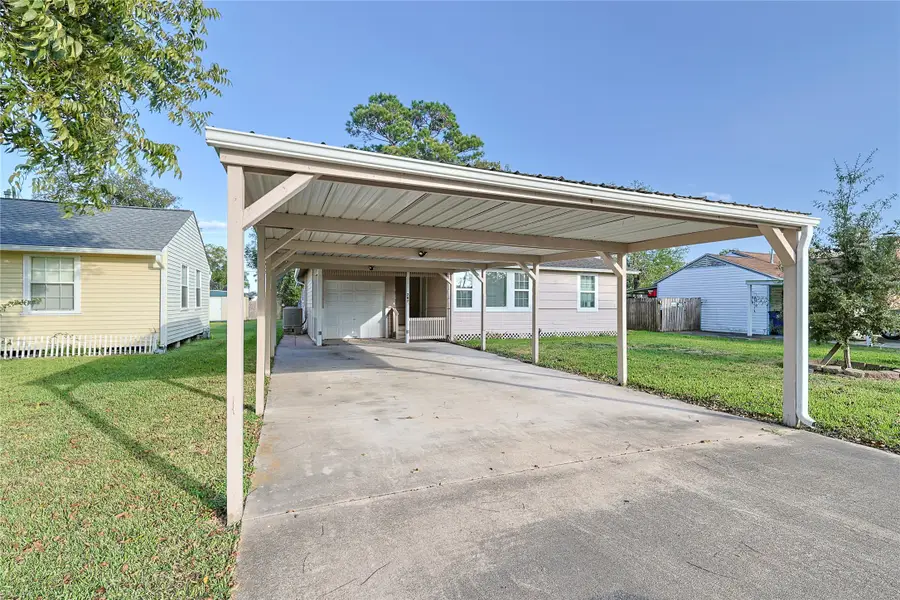 207 Farrer Street, Angleton, TX 77515 - Image #2