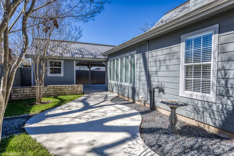 210 W Bell Street, Fayetteville, TX 78940 - #3