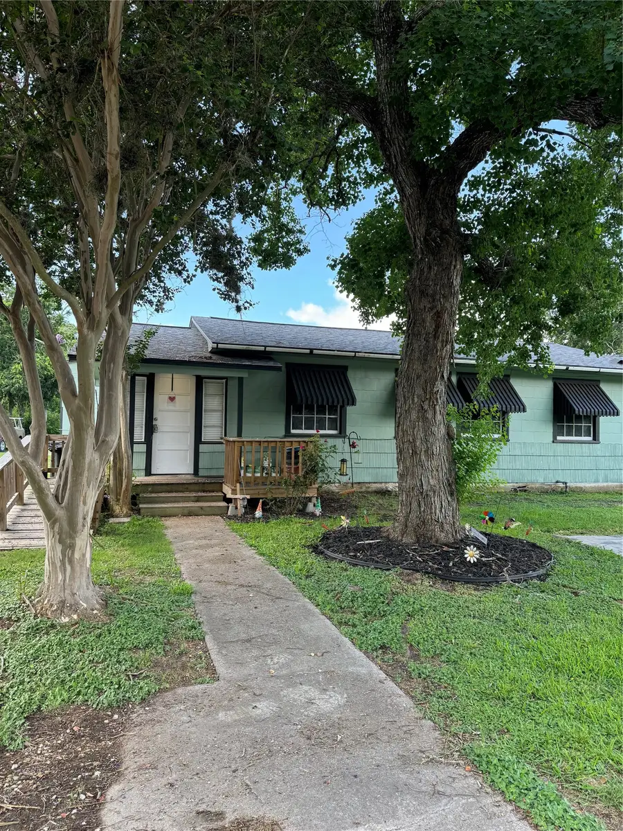 411 & 411 1/2 Humphrey Avenue, Palacios, TX 77465 - #2