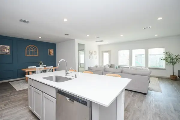 210 Dusty Bridle Lane, Rosharon, TX 77583