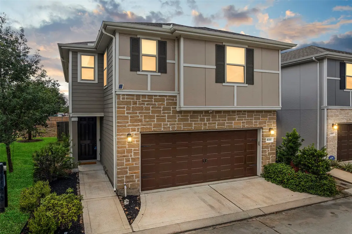 10203 Pinewood Fox Drive, Houston, TX 77080 - Image #1