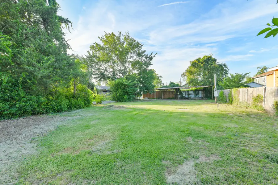 200 E Defee Avenue, Baytown, TX 77520 - #2