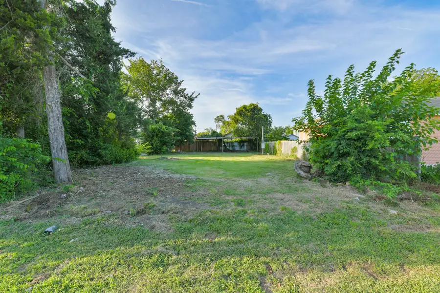 200 E Defee Avenue, Baytown, TX 77520 - #3