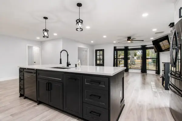 712 Clarence Street, Tomball, TX 77375