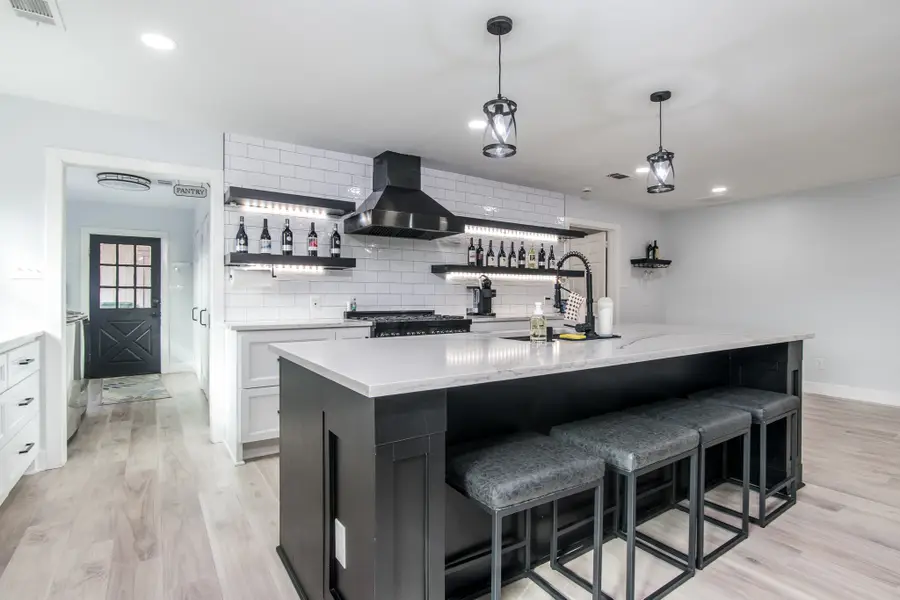 712 Clarence Street, Tomball, TX 77375 - #2