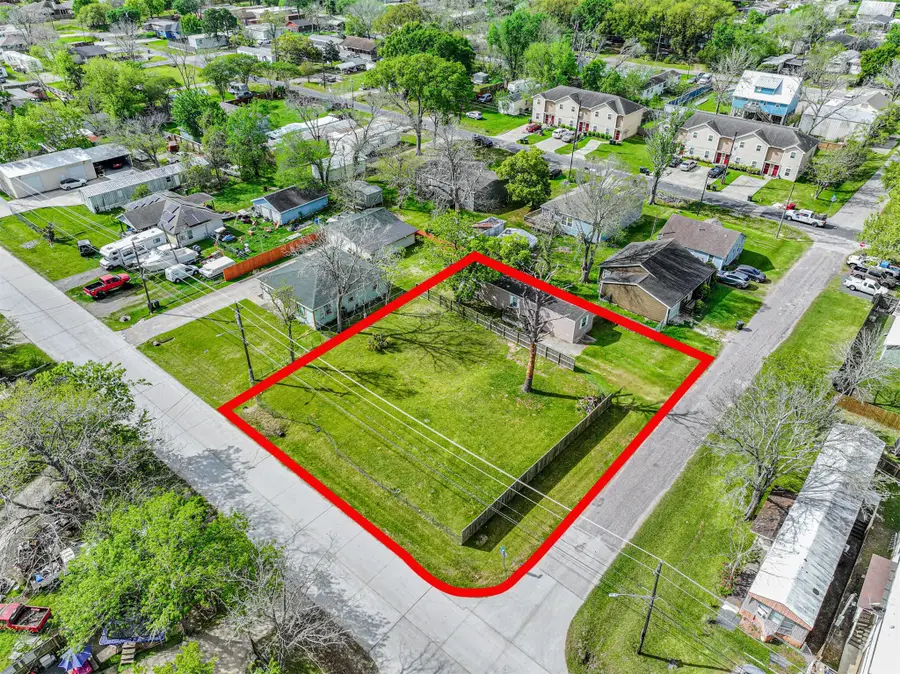 4702 10th Street, Bacliff, TX 77518 - #2