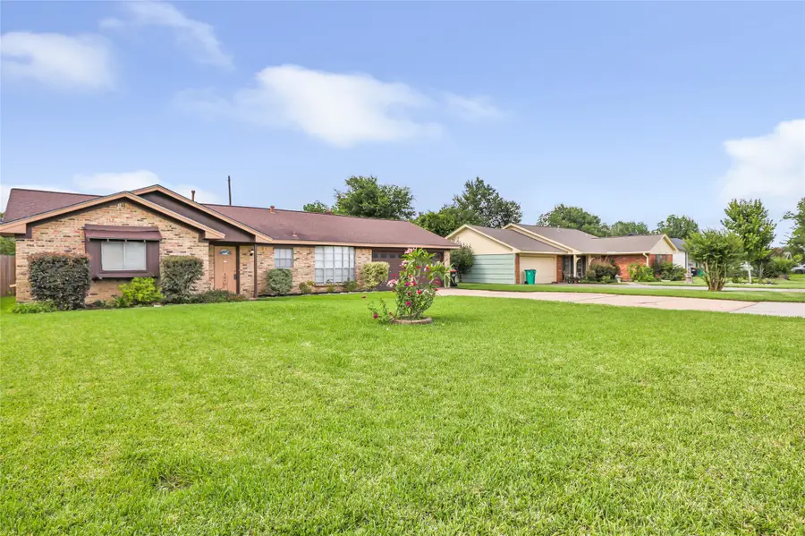 117 Tanglewood Street, Baytown, TX 77520 - #2