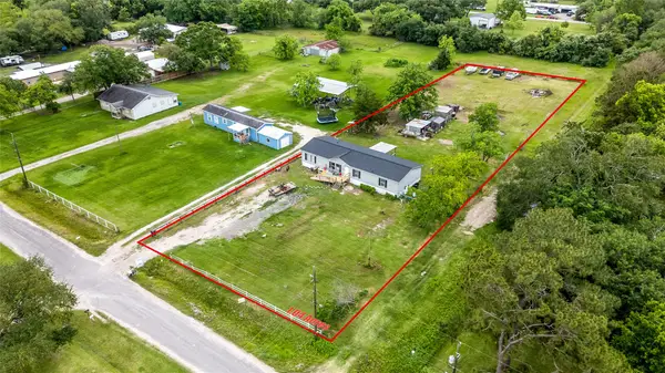 11105 32nd 1/2 Street, Santa Fe, TX 77510