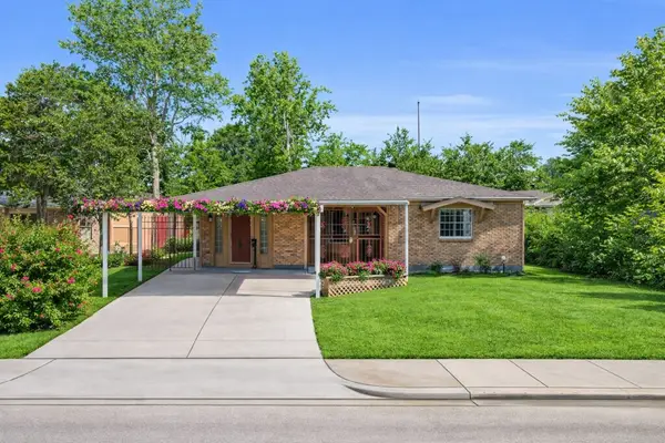 3922 Simsbrook Drive, Houston, TX 77045