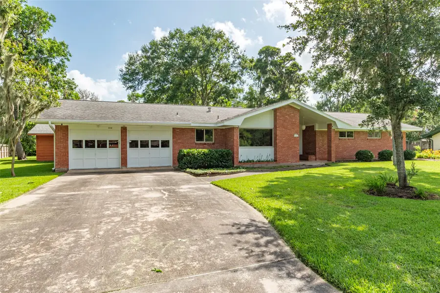 122 Blossom Street, Lake Jackson, TX 77566 - Image #2