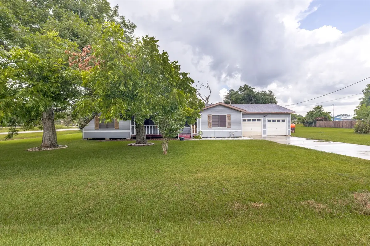 302 Bowie Street, West Columbia, TX 77486 - #1