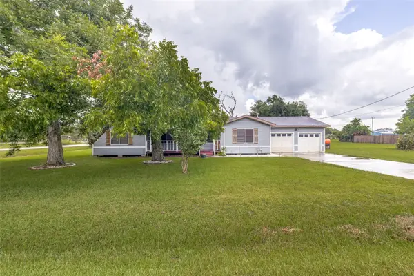 302 Bowie Street, West Columbia, TX 77486