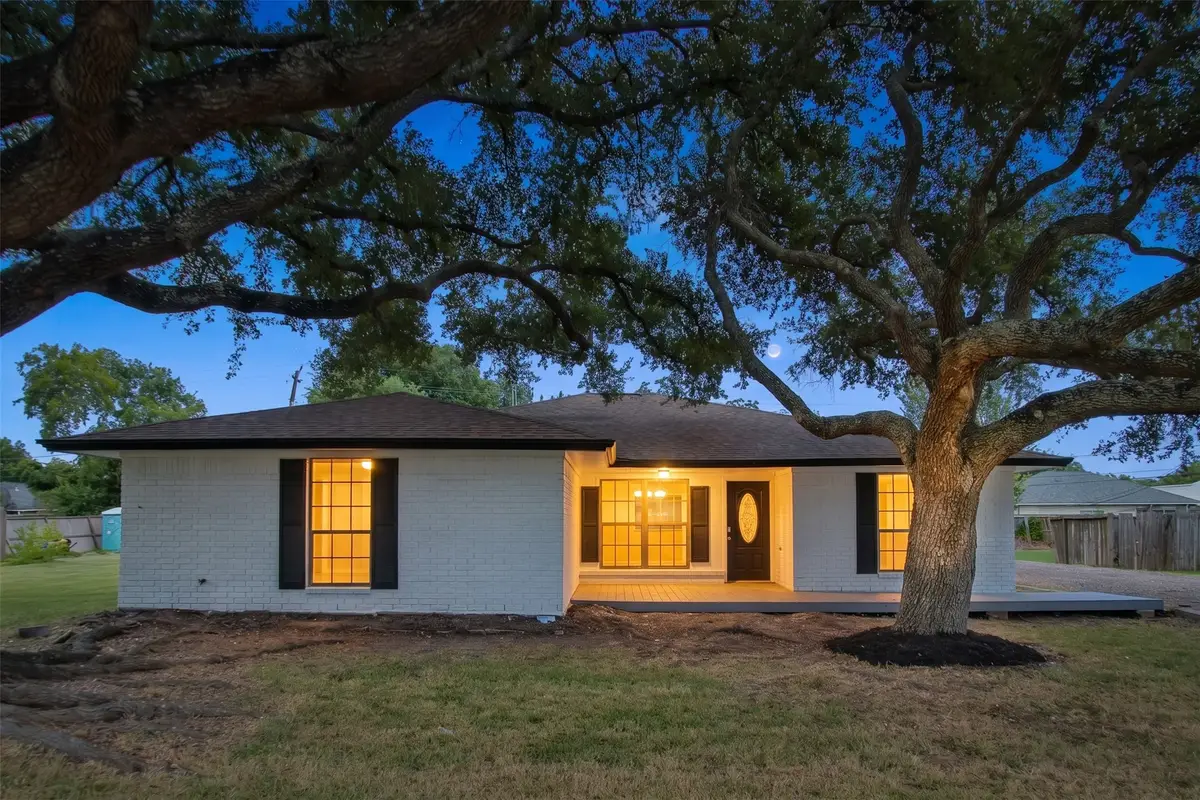 615 S 7th Street, La Porte, TX 77571 - #1