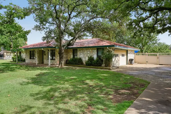 433 Oak Wood Road, Kerrville, TX 78028