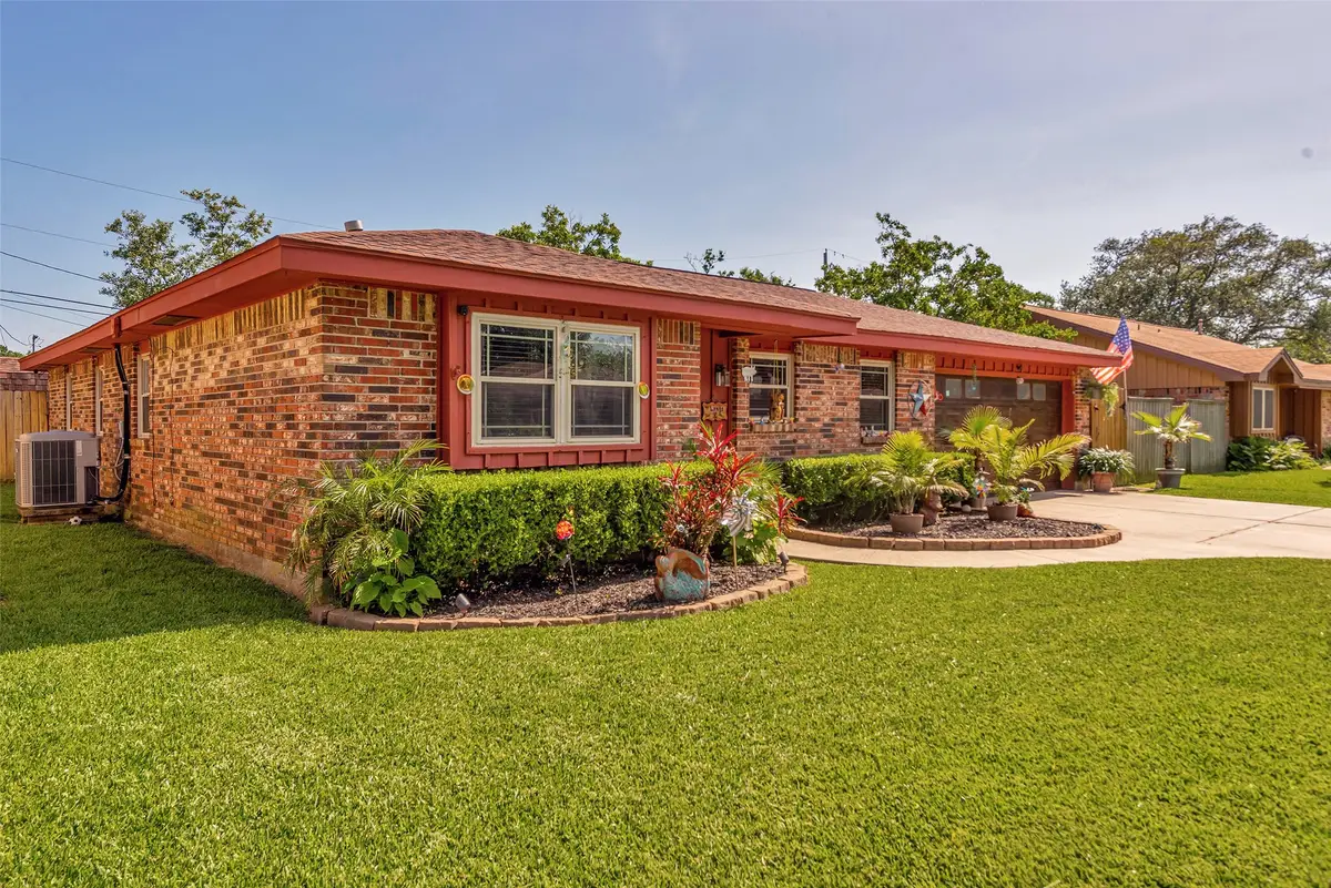 2913 18th Avenue N, Texas City, TX 77590 - Image #1