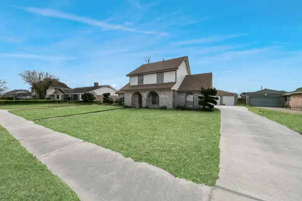 15423 Ridingwood Drive, Houston, TX 77489