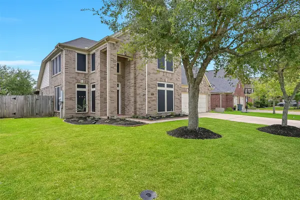 418 Gastonbury Court, League City, TX 77573