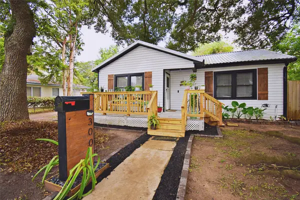 300 N Walnut Street, Wharton, TX 77488