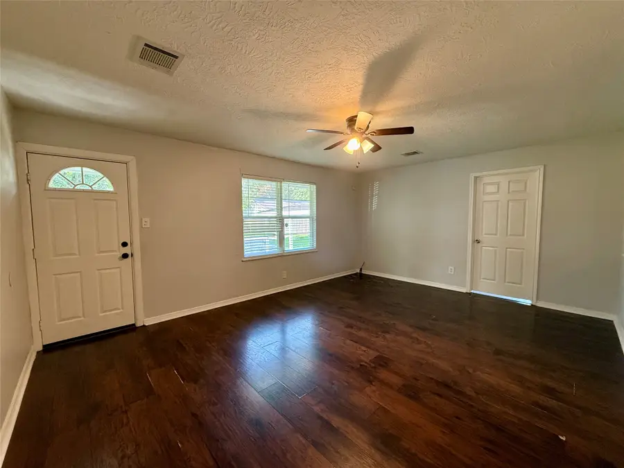 502 E Jackson Street, West Columbia, TX 77486 - #3