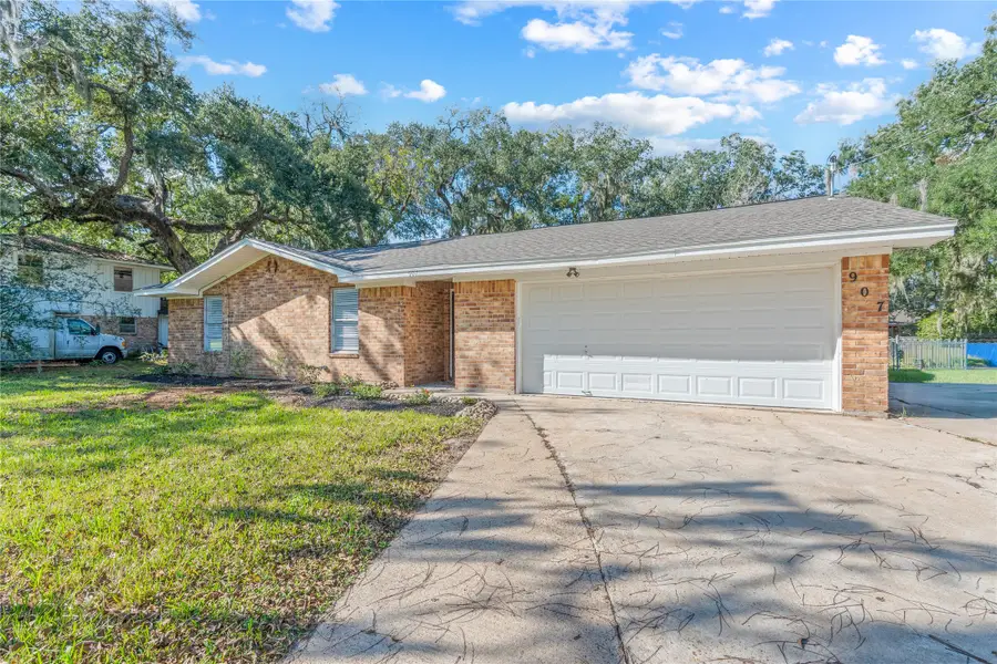 907 Avenue B, Sweeny, TX 77480 - Image #2