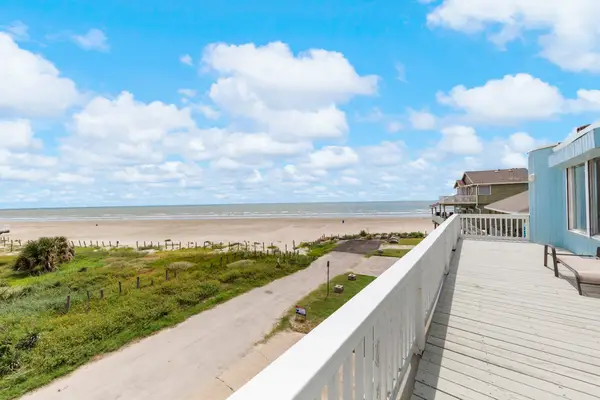 12628 W Ventura Drive, Galveston, TX 77554