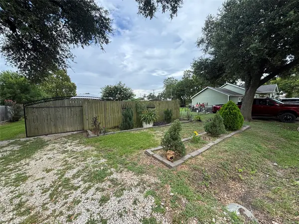2213 1st Avenue N, Texas City, TX 77590