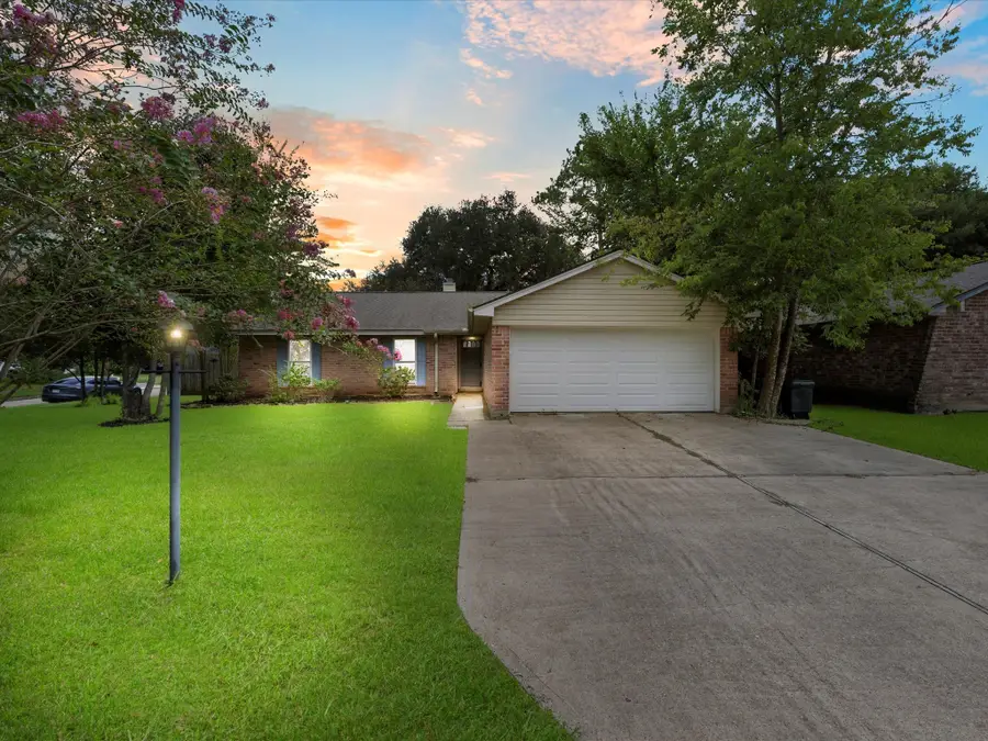 5323 Abercreek Avenue, Friendswood, TX 77546 - Image #2