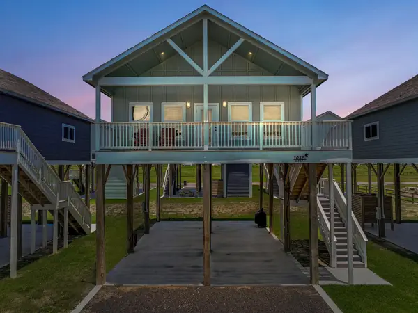 1032 Sunset Circle W, Crystal Beach, TX 77650