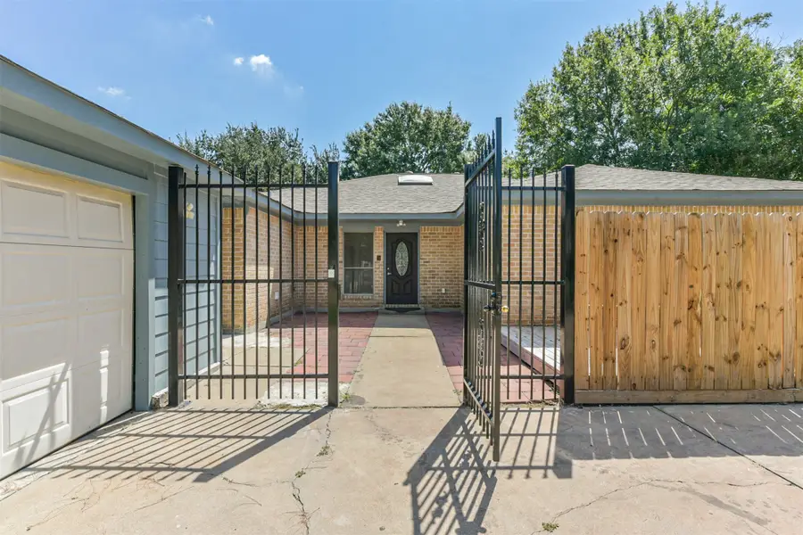 2207 Crystal Hills Drive, Houston, TX 77077 - Image #2