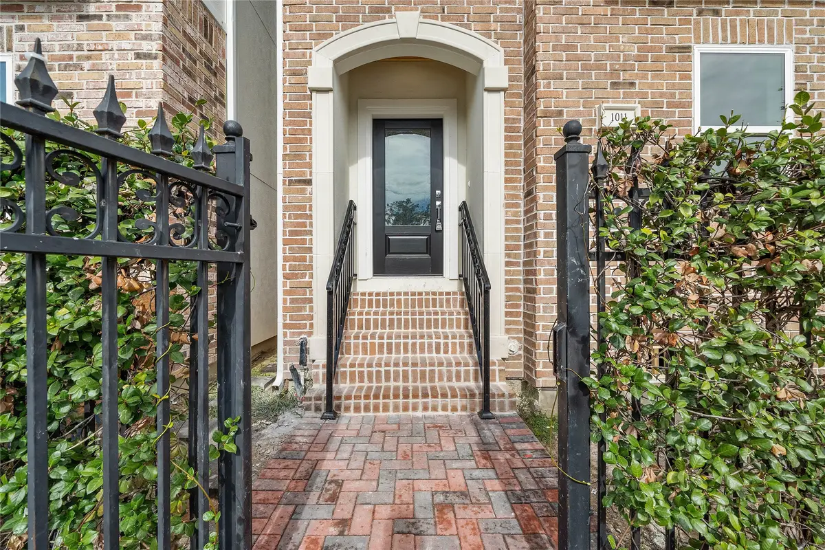 1011 E 28th Street, Houston, TX 77009 - Image #1
