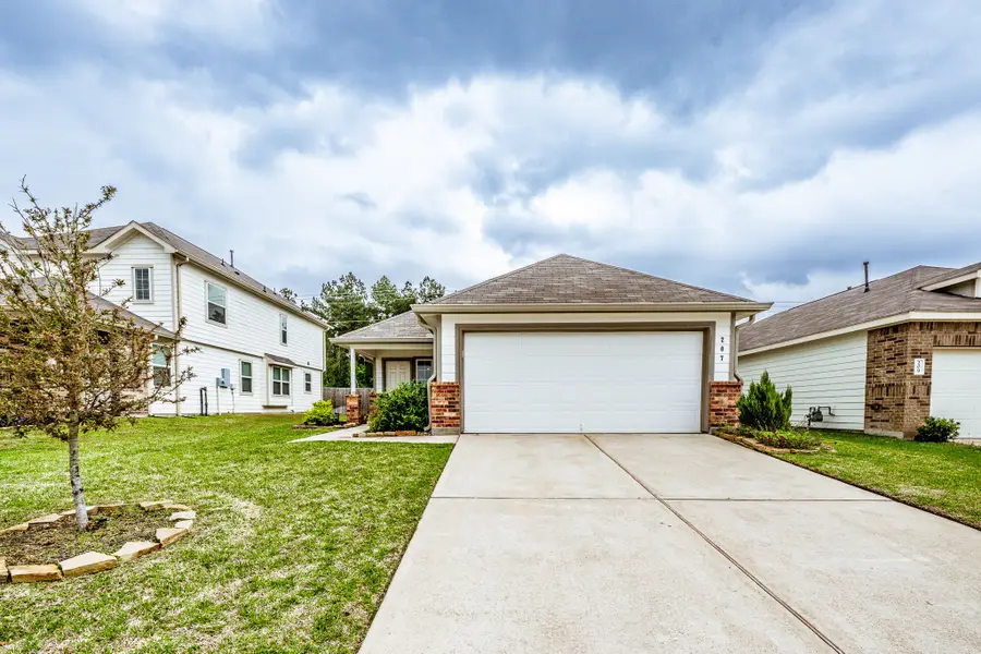 207 Black Bear Drive, Huntsville, TX 77320 - Image #2