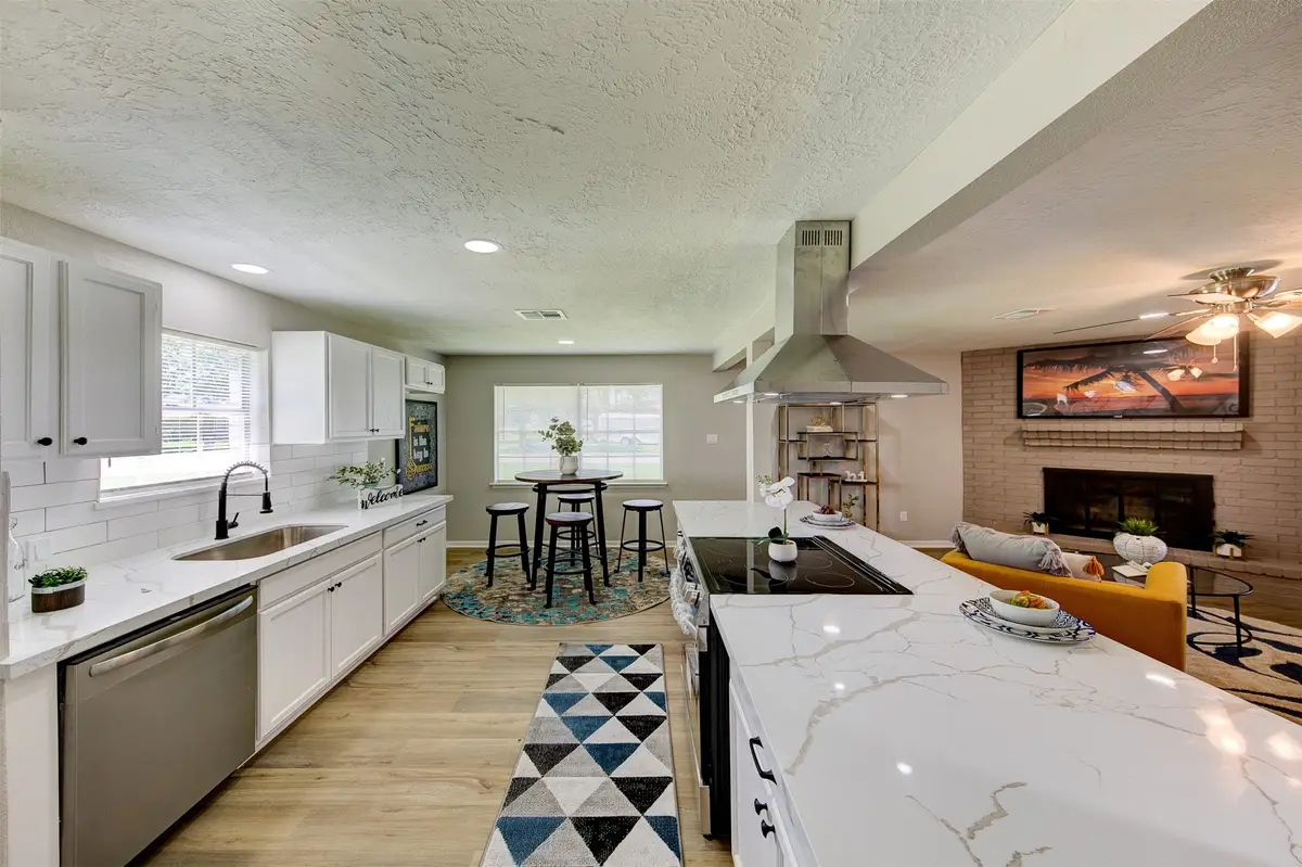 8511 Honeysuckle Street, Highlands, TX 77562 - Image #1