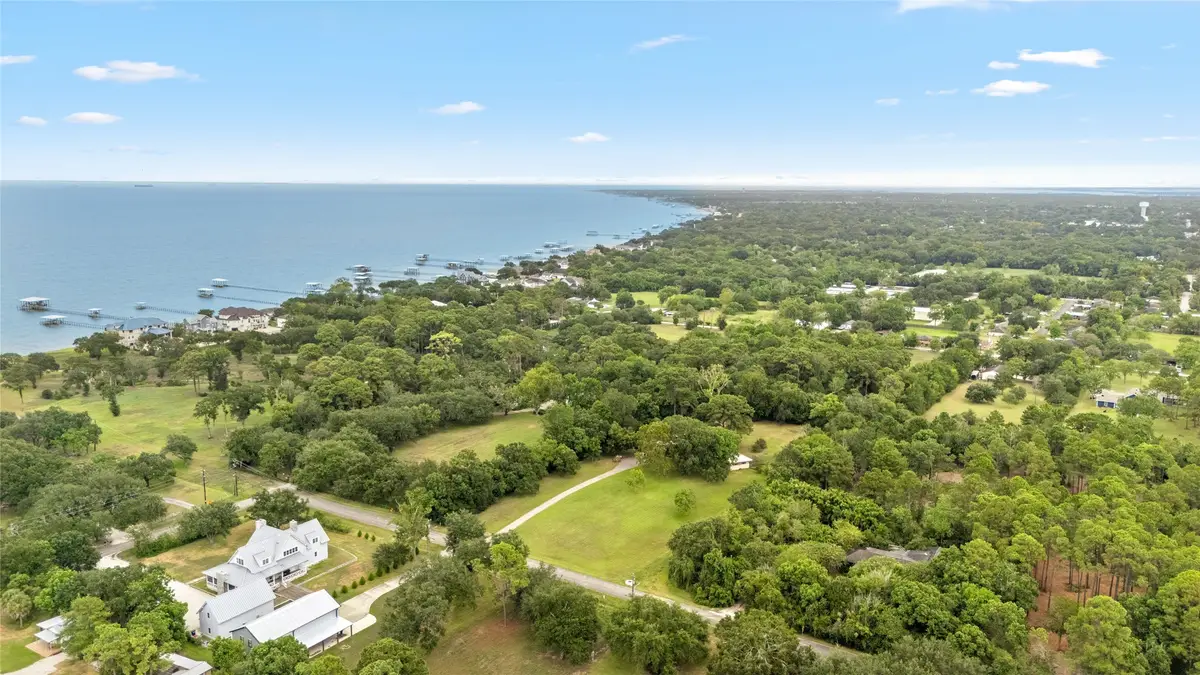325 Bay Avenue S, Kemah, TX 77565 - #1