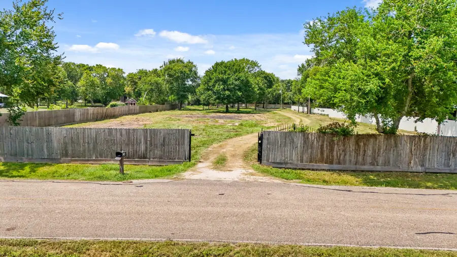 2234 County Road 155, Alvin, TX 77511 - Image #3